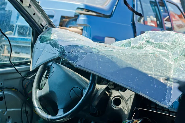 被害が巨大な車の事故 — ストック写真