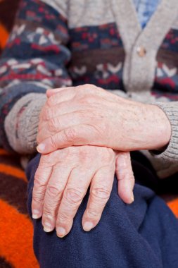 yaşlı adam whit elele