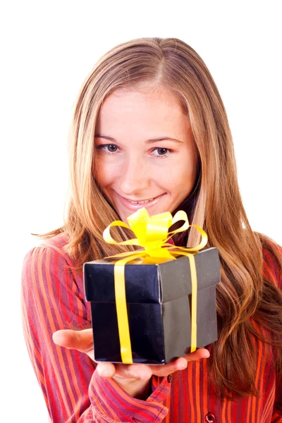 Süßes junges Mädchen mit Weihnachtsgeschenken — Stockfoto