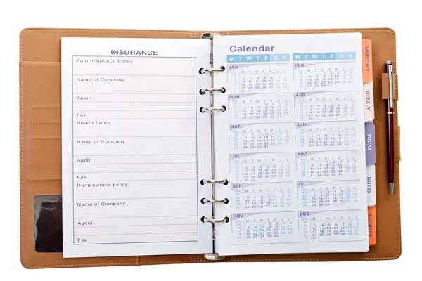 Calendario en cuaderno con pluma —  Fotos de Stock