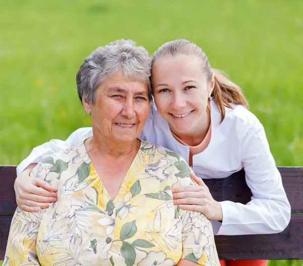 Cuidados de personas mayores — Foto de Stock