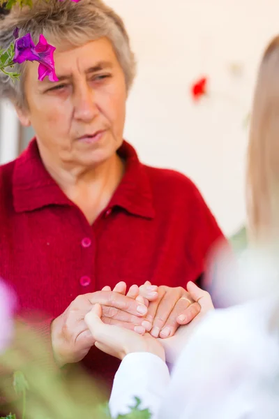 Soins aux personnes âgées — Photo