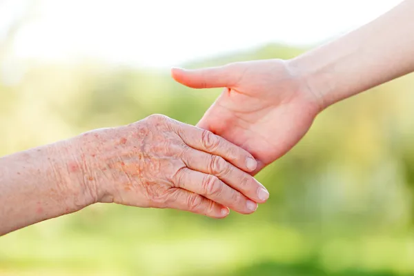 Cuidados de personas mayores — Foto de Stock