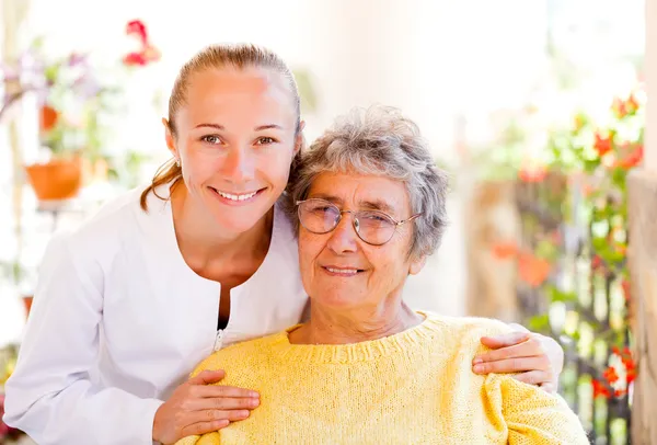 Soins à domicile aux personnes âgées — Photo