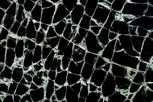 Разбитое лобовое стекло в автомобильной аварии — стоковое фото