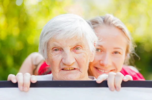 Soins à domicile aux personnes âgées — Photo