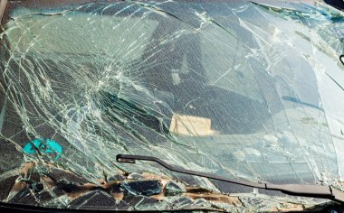 kırık ön cam