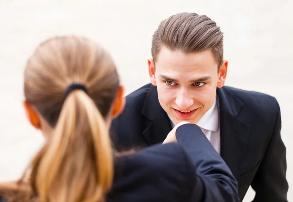 Glückliche junge Geschäftsleute — Stockfoto