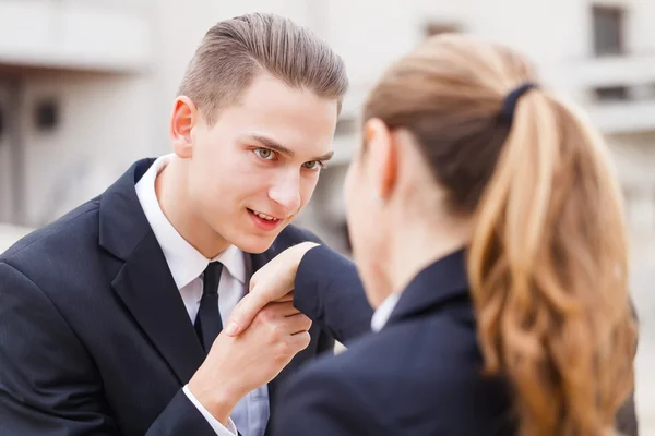 Glückliche junge Geschäftsleute — Stockfoto