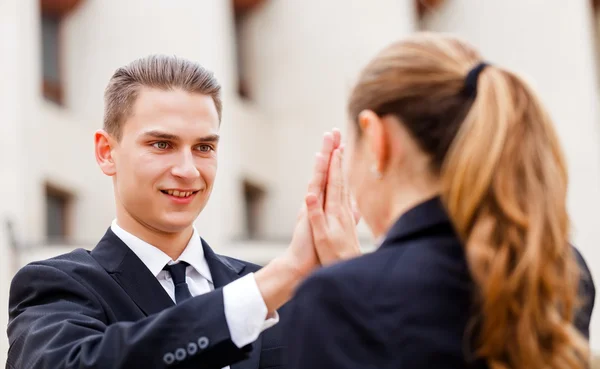 Junge Geschäftsleute — Stockfoto