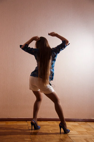 Dans eden kadın — Stok fotoğraf
