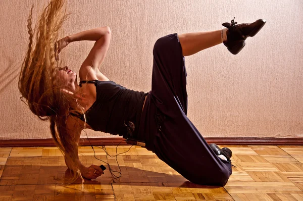 Beautiful girl with long hair dancing — Stock Photo, Image