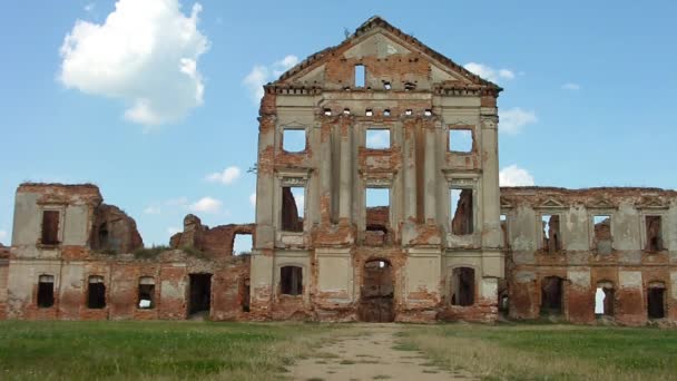 Het vernietigde gebouw — Stockvideo