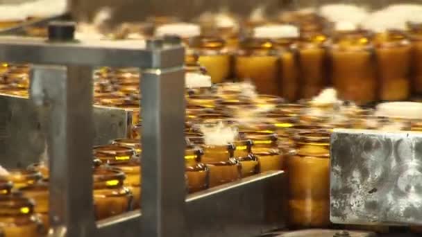 Automatisierte Produktion von Medikamenten. — Stockvideo