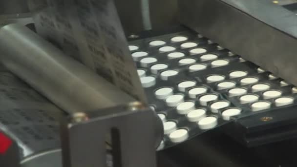Tablets on the conveyor — Stock Video