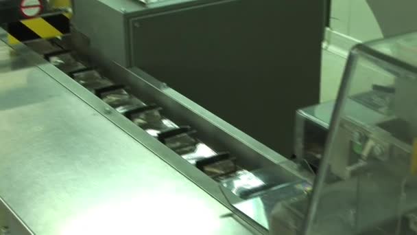 The conveyor system of the production of medicines — Stock Video