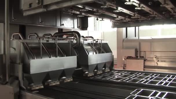 Automatische productie van kaas. — Stockvideo