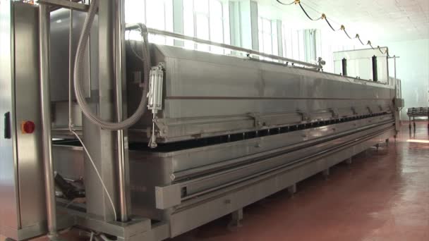 Automatische Produktion von Käse. — Stockvideo