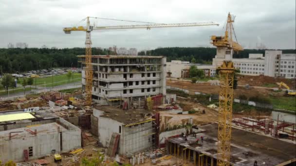 Construcción de edificios de gran altura — Vídeo de stock