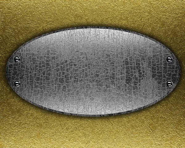 Металлическая пластина с текстурой дерева на золотом фоне — стоковое фото