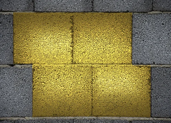 Parede velha, e placa de identificação de blocos dourados — Fotografia de Stock