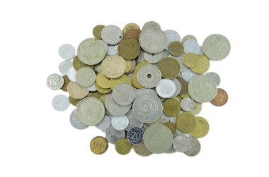 beyaz zemin üzerinde birçok farklı sikke koleksiyonu