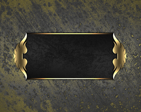 Песочный фон с черной пластиной и красивой золотой отделкой

