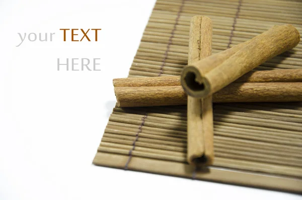 Cinnamon bark on a bamboo mat — Stock Photo, Image
