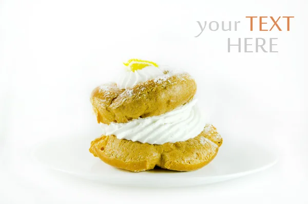 Air cake with cream and a slice of orange in the sugar on top. — Stock Photo, Image