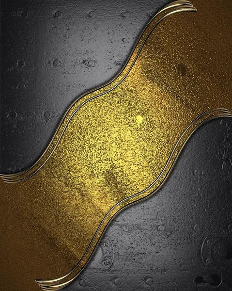 Altın tabak demir zemin üzerine altın süslü kenarlı — Stok fotoğraf