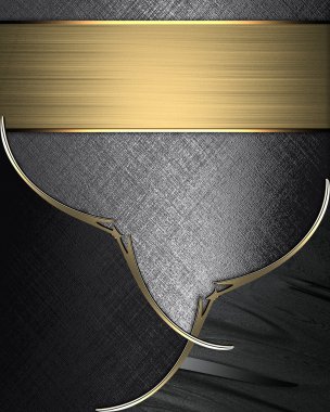 Altın tabela demir zemin üzerine altın süslü kenarları siyah plakalar