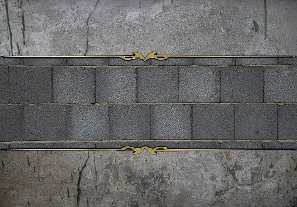 Kamiennego muru tekstury, z cegły tabliczka z złotych brzegach kwiecisty — Zdjęcie stockowe