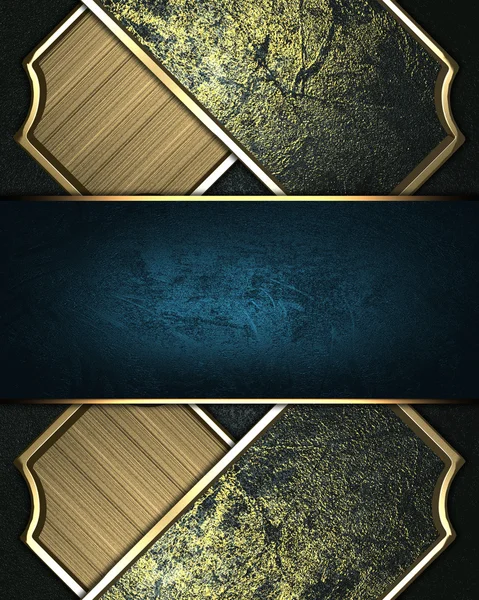 Черная текстура с золотыми пластинами и синей табличкой для записи — стоковое фото