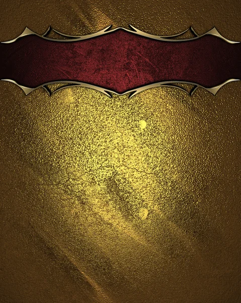 Золота текстура з красивою червоною тарілкою з золотим візерунком — стокове фото