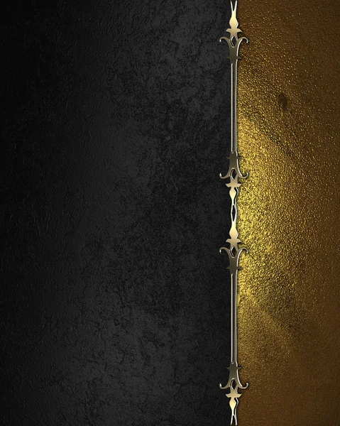 Placa de ouro com bordas ornamentadas a ouro, sobre fundo preto . — Fotografia de Stock