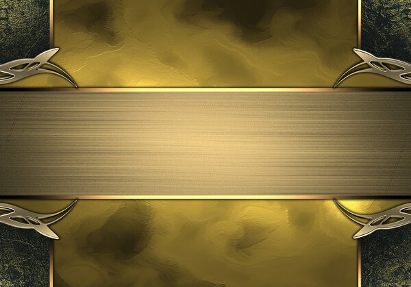 Золотая текстура с золотыми узорами по краям и золотой пластиной

