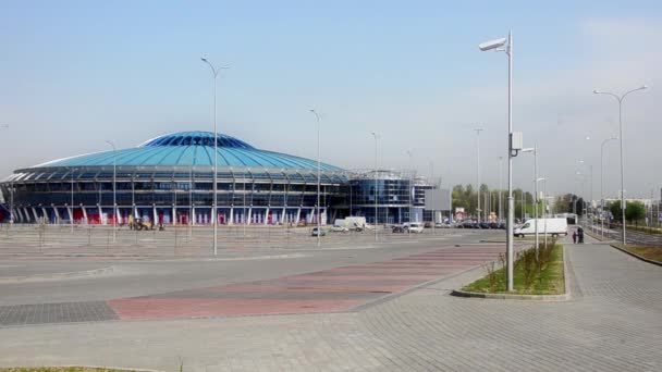 MINSK, BELARO Timelapse vista de Minsk Chizhovka Arena Complex. La segunda arena de la Copa Mundial de Hockey 2014. 23 de abril de 2014 en Minsk, Belarús . — Vídeos de Stock