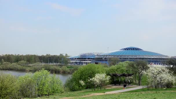 MINSK, BELARUS Timelapse vista do Complexo Minsk Chizhovka Arena. A segunda arena da Copa do Mundo de 2014. 23 de abril de 2014 em Minsk, Bielorrússia . — Vídeo de Stock