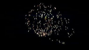 birden fazla havai fişek patlama