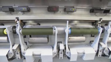 Kumaş fabrikası ve dikiş iplikleri..