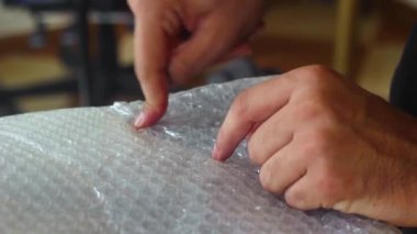 Stresi azaltmak için baloncukları parmaklarınızla patlatın.