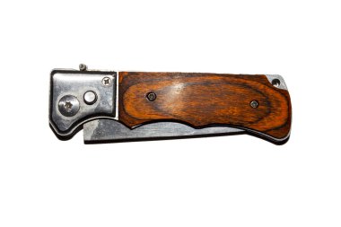 Düğmeli sustalı bıçak beyaz arka planda cadı bıçağı. Ahşap saplı katlanır bıçak..