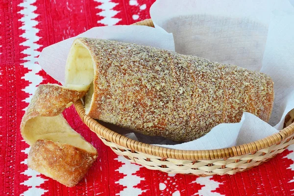 Hongaarse schoorsteen taart - kurtoskalacs — Stockfoto