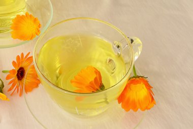 Calendula çay ve çiçekler