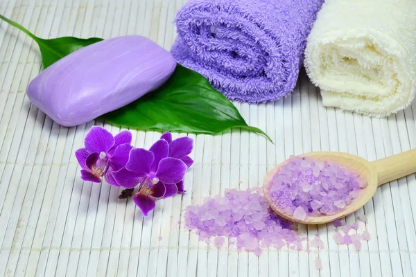 Spa set with purple orchid — Stock Photo, Image