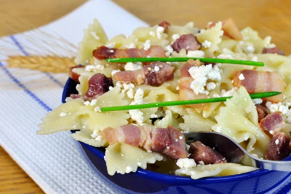 Farfalle pasta with bacon and cheese — Stock Photo, Image