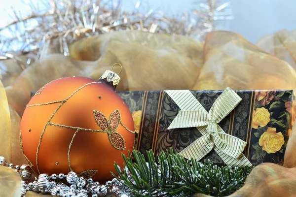 Golden Christmas ball and gift - closeup — Stock Photo, Image
