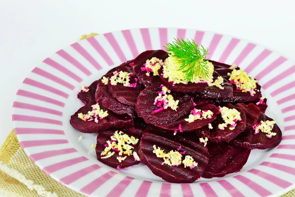 Ensalada de remolacha con rábano picante —  Fotos de Stock