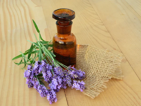 Óleo essencial de lavanda — Fotografia de Stock