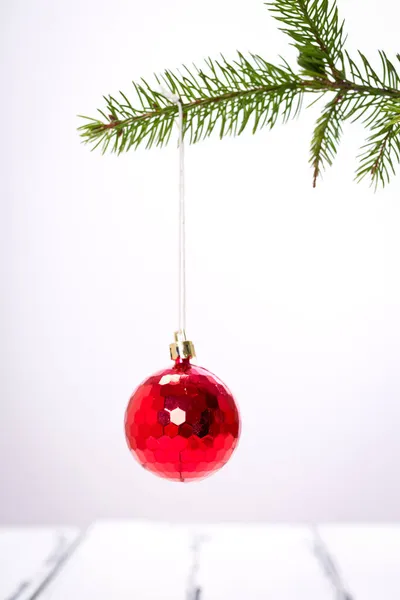 Decoratie Van Kerstmis Met Rode Ballen Witte Achtergrond — Stockfoto